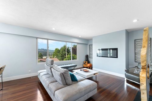 1480 Elinor Cres, Port Coquitlam, BC, V3C2Y5 | Card Image