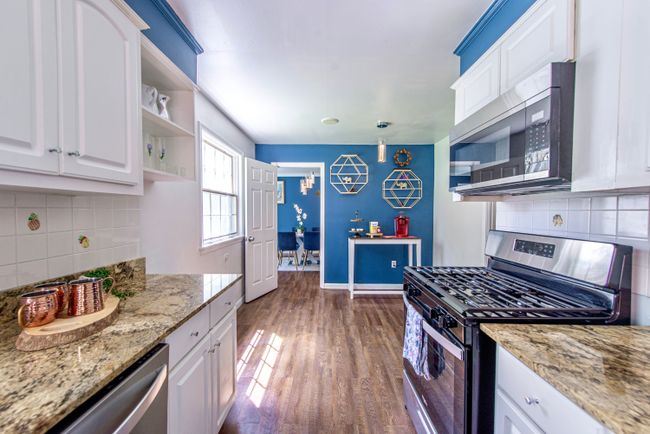 Kitchen to casual dining area | Image 6