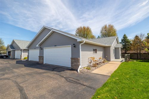 3130 Brian St, Eau Claire, WI, 54701-6893 | Card Image