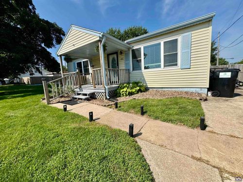 806 N 1st St, Hiawatha, KS, 66434-1519 | Card Image