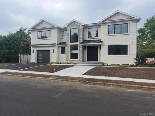 65 Page Ln, Westbury, NY, 11590-6237 | Card Image