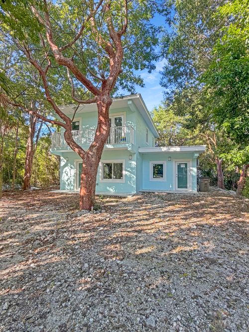 203 Antigua Rd, Tavernier, FL, 33070-2907 | Card Image