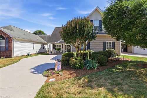 6650 Springfield Village Ln, Clemmons, NC, 27012-8986 | Card Image