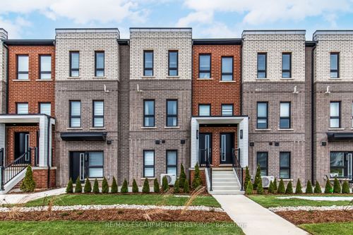 205 Burke St, Waterdown, ON, L8B0T8 | Card Image