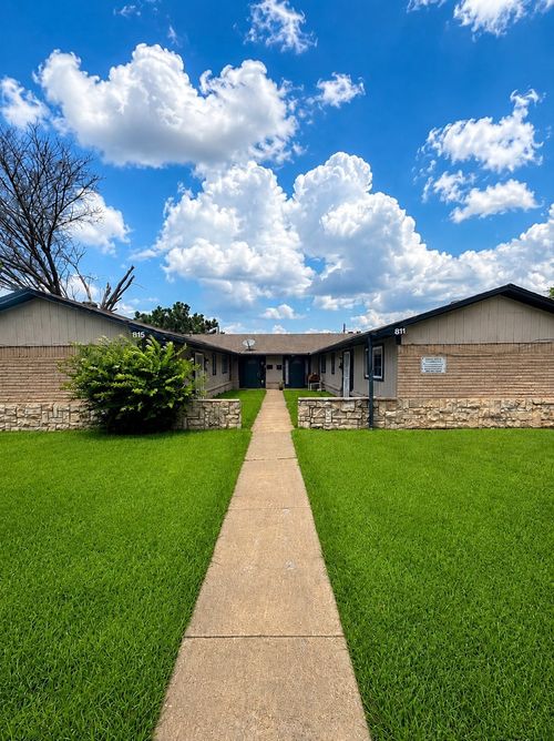 821-819 Bluebird Dr, Irving, TX, 75061-7302 | Card Image