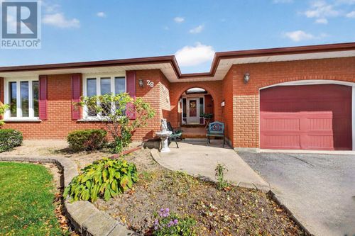 28 Glenpark Court, Welland (Prince Charles), ON, L3C6J9 | Card Image