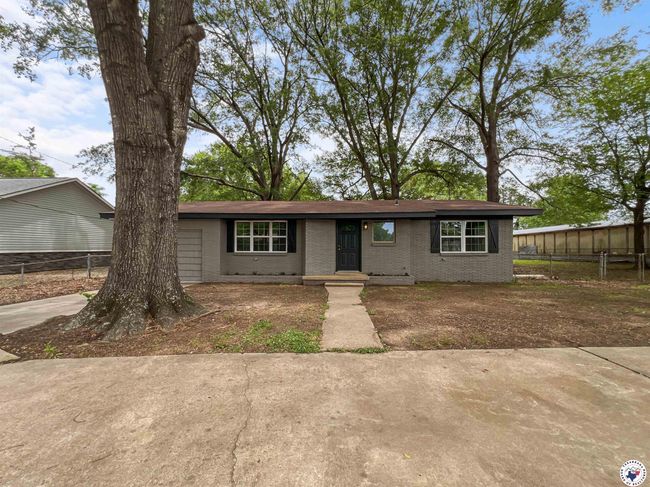 202 Main St, House other with 3 bedrooms, 2 bathrooms and null parking in Hooks TX | Image 4