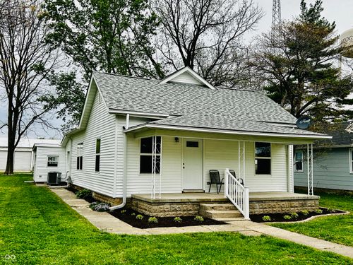806 E Taylor St, Ladoga, IN, 47954-9355 | Card Image