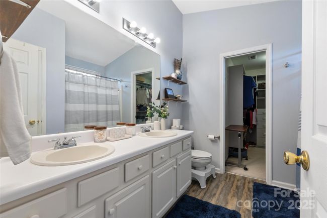 Owner's bathroom with CUSTOM closet | Image 17