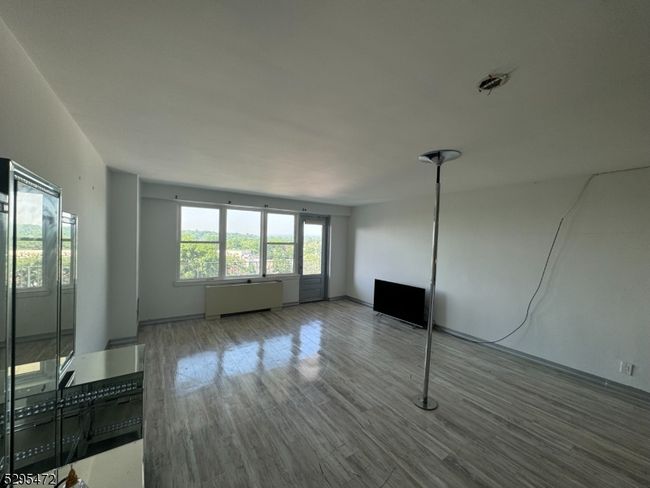 APT-10H - 285 Aycrigg Ave, Townhouse with 1 bedrooms, 1 bathrooms and null parking in Passaic NJ | Image 4