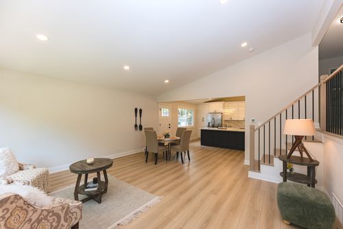 570 Dawes Ave, Glen Ellyn, IL, 60137-6309 | Card Image