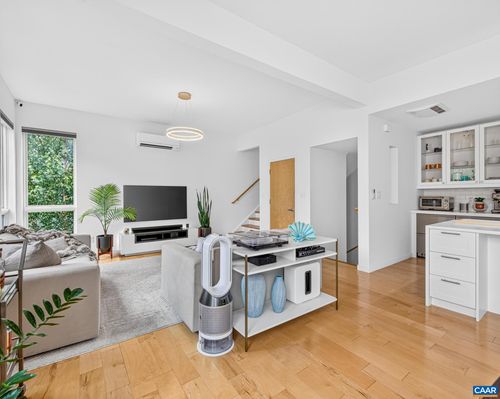 m-1130 High St E, CHARLOTTESVILLE, VA, 22902 | Card Image