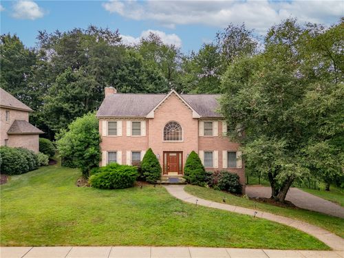 425 Settlers Village Cir, Cranberry Twp, PA, 16066-2113 | Card Image