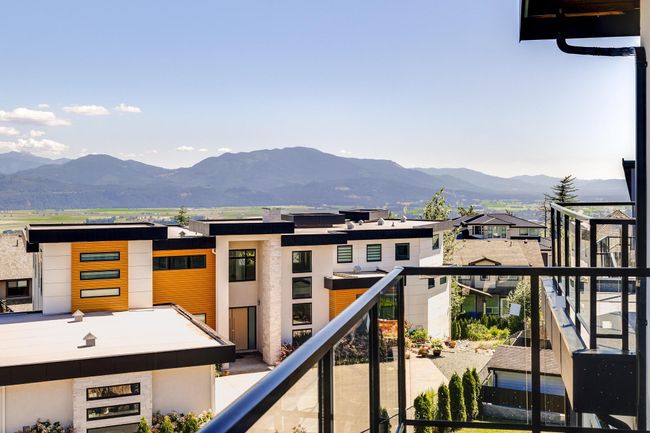 2740 Montana Place, House other with 6 bedrooms, 5 bathrooms and 4 parking in Abbotsford BC | Image 4