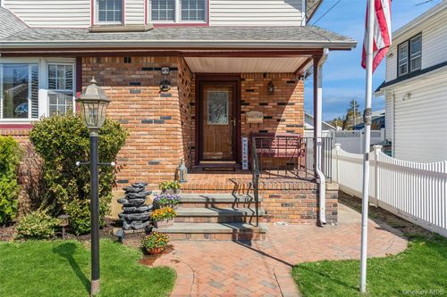 49 Winter St, Lynbrook, NY, 11563-2031 | Card Image
