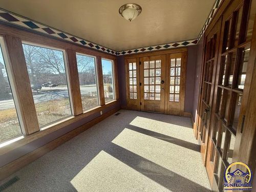 214 Oregon St, Hiawatha, KS, 66434 | Card Image