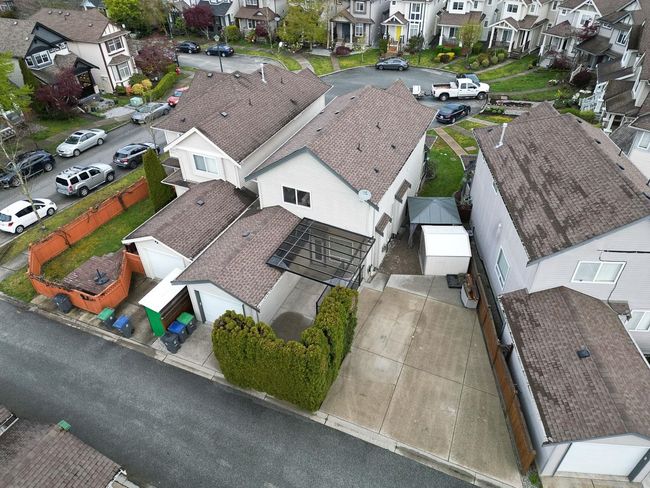 18566 67 A Avenue, House other with 5 bedrooms, 3 bathrooms and 3 parking in Surrey BC | Image 36