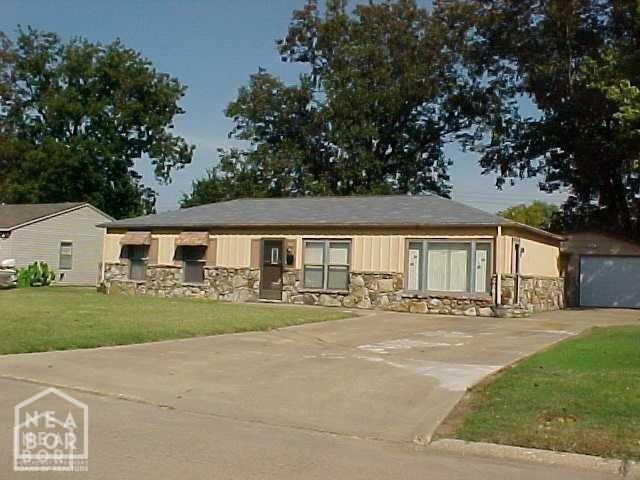 Mayfair Ln, Blytheville, AR 72315