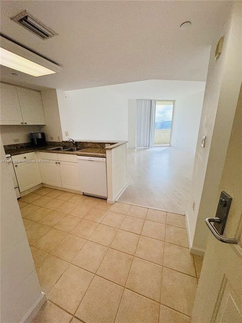 apt-1006-19501 W Country Club Dr, Aventura, FL, 33180-2475 | Card Image