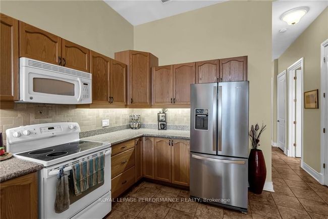 206 - 710 Cotton Mill St, Condo with 2 bedrooms, 2 bathrooms and 1 parking in Cornwall ON | Image 7