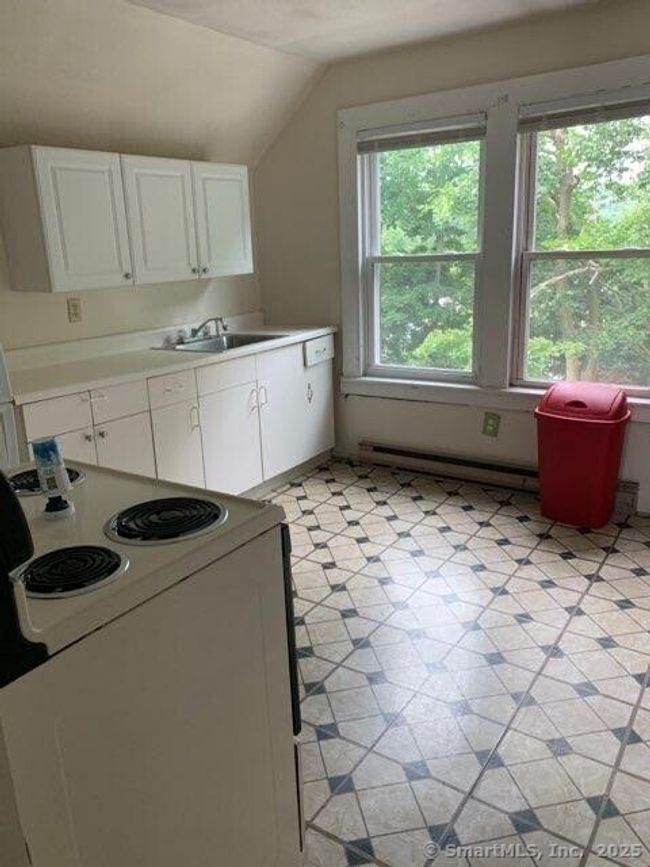 APT-3 - 32 Prospect St, Home with 2 bedrooms, 1 bathrooms and null parking in Wallingford CT | Image 4