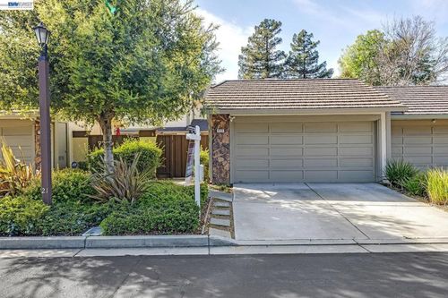 4229 Tanager Cmn, Fremont, CA, 94555-3039 | Card Image