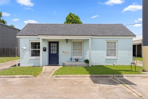 421 Alamo St, Lake Charles, LA, 70601-8530 | Card Image