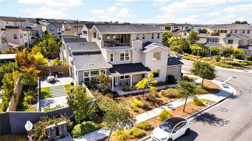 125 Source, Irvine, CA, 92618-1370 | Card Image