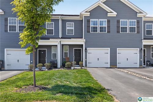 1274 Martin Rd, Breinigsville, PA, 18031-8736 | Card Image
