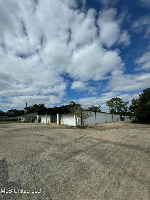 2905 Ingalls Ave, Pascagoula, MS, 39567-6750 | Card Image