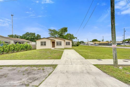 5532 Sw 22nd St, West Park, FL, 33023-3124 | Card Image