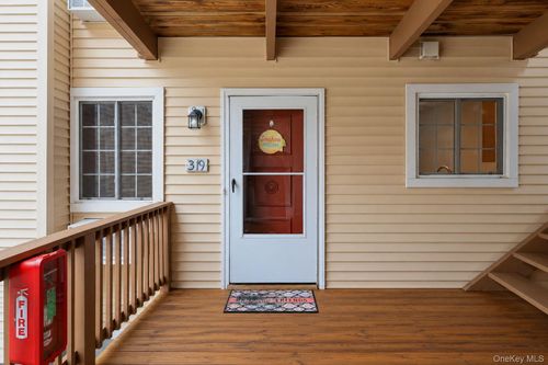 319 Fox Run Ln, Carmel, NY, 10512-2351 | Card Image