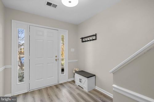 3802 Vermont Ct, Alexandria, VA, 22304-6329 | Card Image