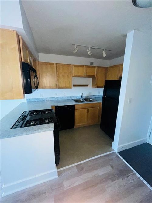 apt-11l-600 E 8th St, Kansas City, MO, 64106-1622 | Card Image