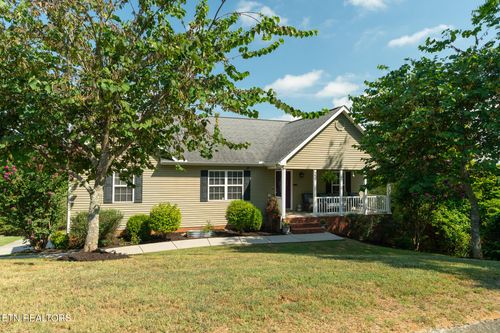237 Ridgefield Dr, Maryville, TN, 37804-3696 | Card Image