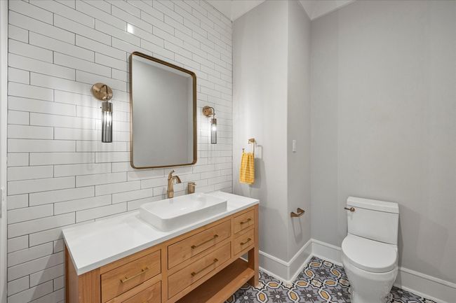 Guest bath | Image 18
