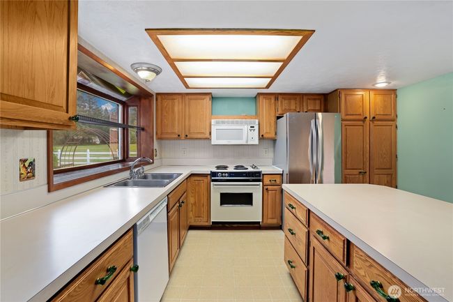 141 E Deer Creek Rd, House other with 3 bedrooms, 4 bathrooms and 12 parking in Shelton WA | Image 10