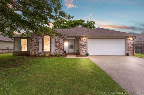 2317 Sw Quail Run Dr, Claremore, OK, 74019-3567 | Card Image