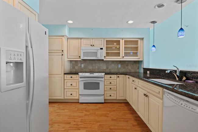 65 Tidy Island Blvd, Condo with 3 bedrooms, 3 bathrooms and null parking in BRADENTON FL | Image 8