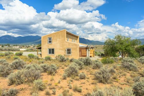 18 Avalos Rd, El Prado, NM, 87529-4420 | Card Image