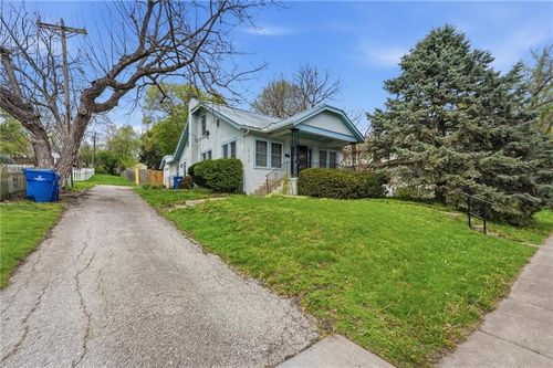 116 N Fairview Ave, Liberty, MO, 64068-1407 | Card Image