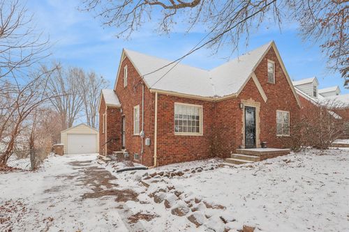 829 7th St, West Des Moines, IA, 50265-3610 | Card Image