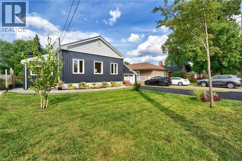 260 Sanatorium Rd, Hamilton, ON, L9C1Z9 | Card Image