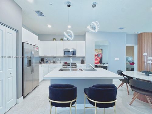 apt-410-8167 Nw 41st St, Doral, FL, 33166-6277 | Card Image