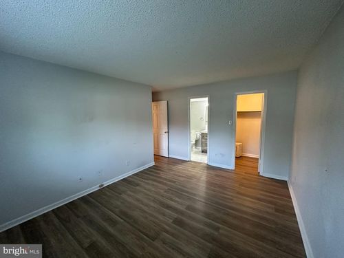 7301-10223 Valentino Dr, OAKTON, VA, 22124-2843 | Card Image