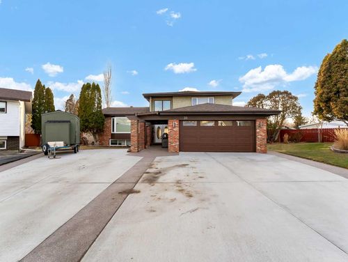 35 Horner Crt Ne, Medicine Hat, AB, T1C1M1 | Card Image