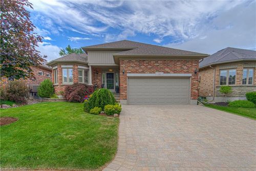 22 Orchard Way, New Hamburg, ON, N3A4P7 | Card Image