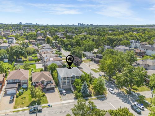 135 Spruce Ave, Richmond Hill, ON, L4C6V9 | Card Image