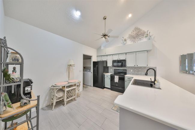1140 - 1140 Golfview Woods Dr, Condo with 2 bedrooms, 2 bathrooms and null parking in SUN CITY CENTER FL | Image 34