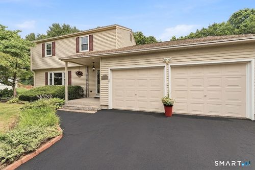 75 Grissom Rd, Manchester, CT, 06042-9004 | Card Image